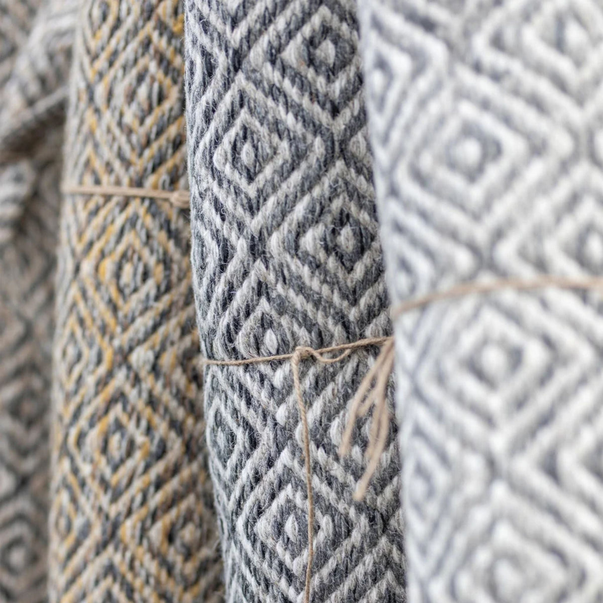IH Collection -mattoja erilaisissa väreissä ja pintarakenteissa