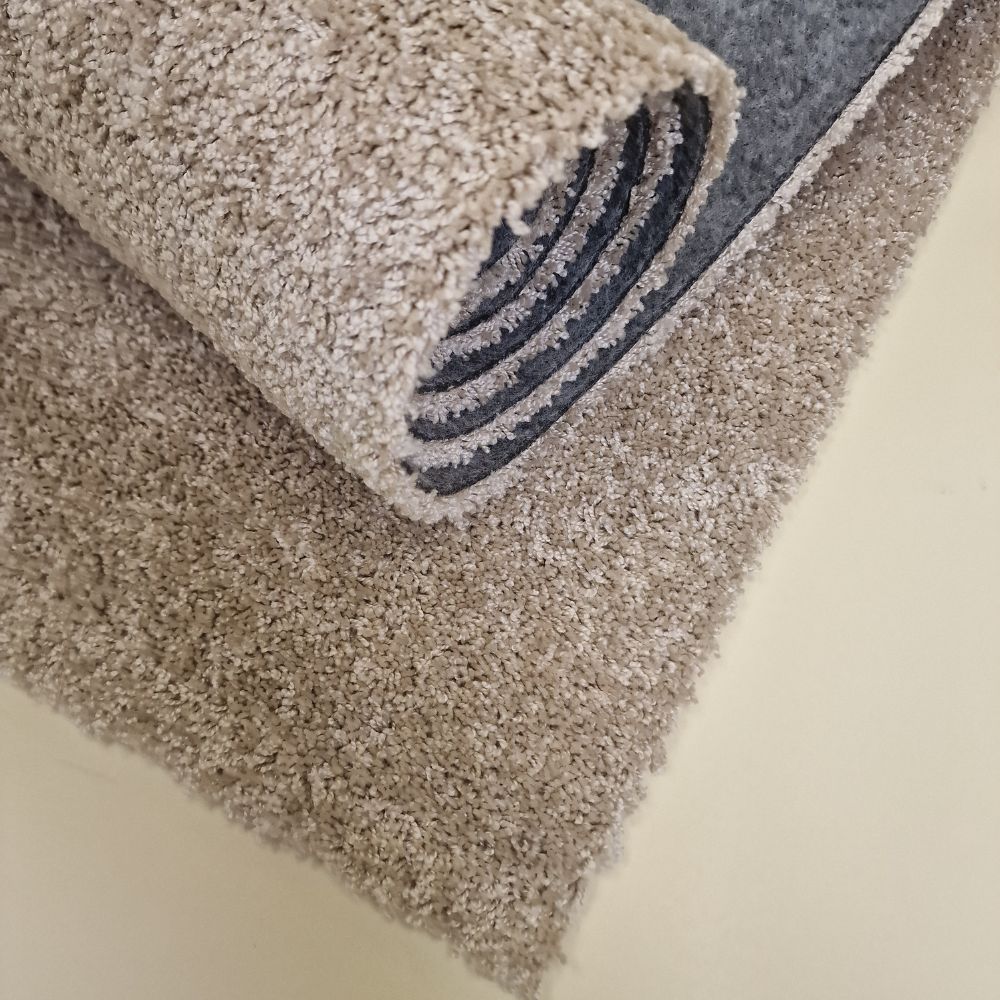 Cozy lyhytnukkainen matto - beige.