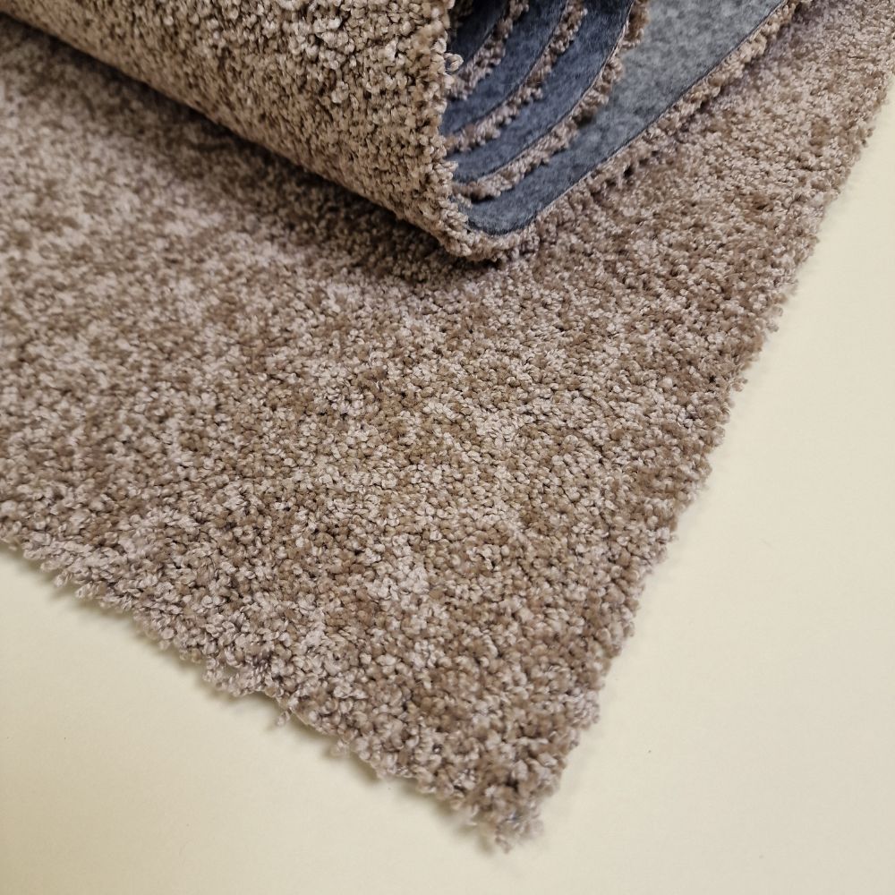 Cozy lyhytnukkainen matto - mocca.