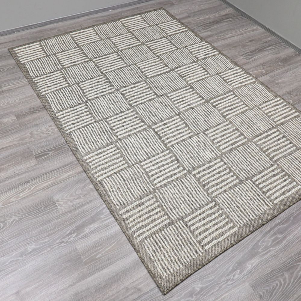 Cube sileäksi kudottu matto - ruskea.