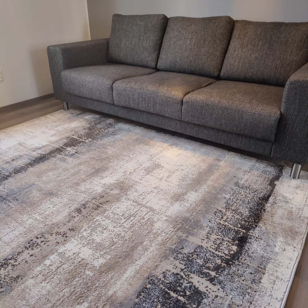 Foggy lyhytnukkainen matto - beige/valkoinen.