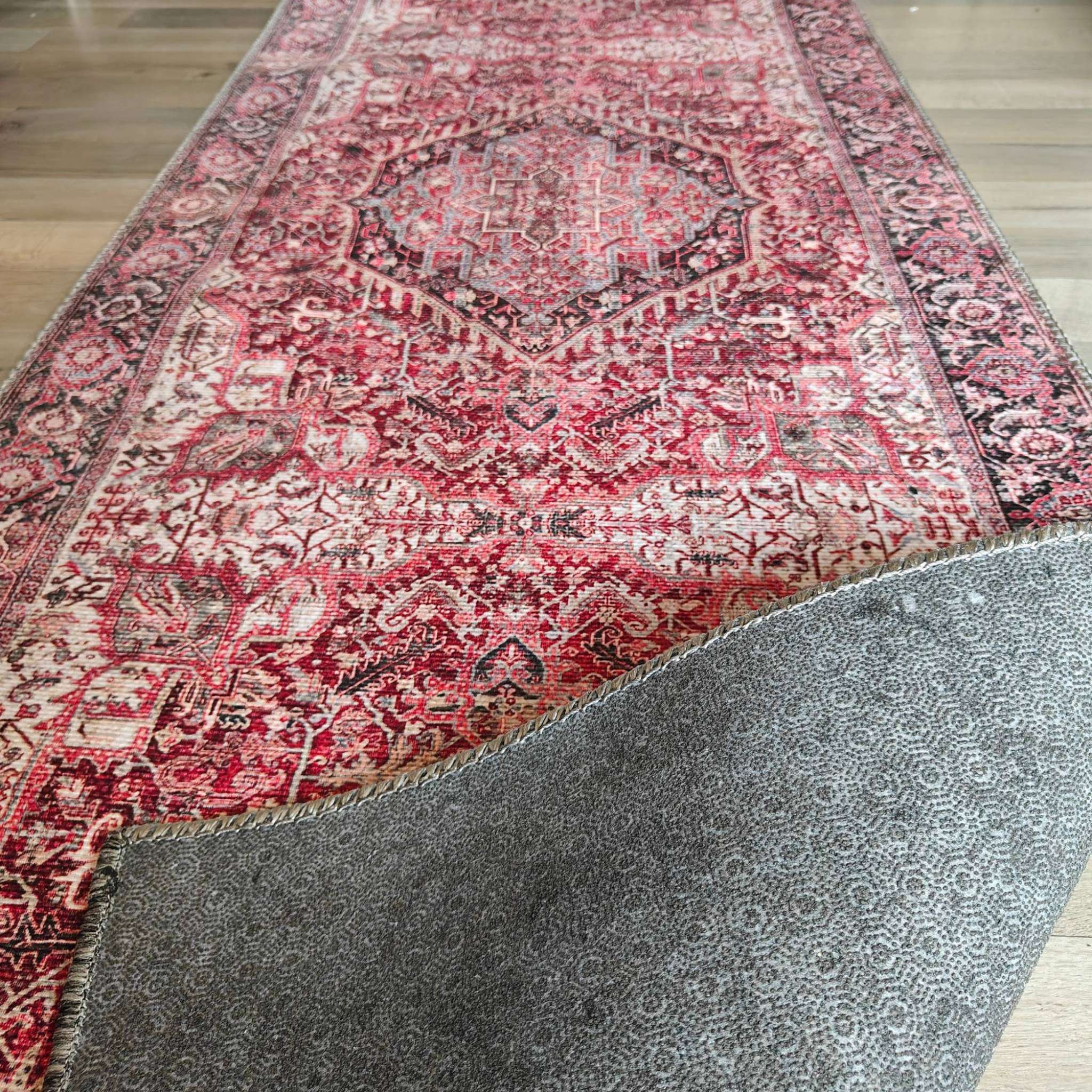 Gemma itämaistyylinen matto punaisena