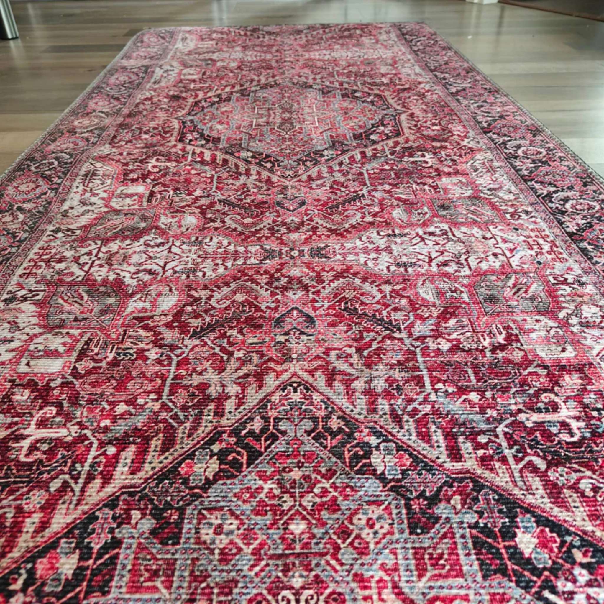 Gemma itämaistyylinen matto punaisena