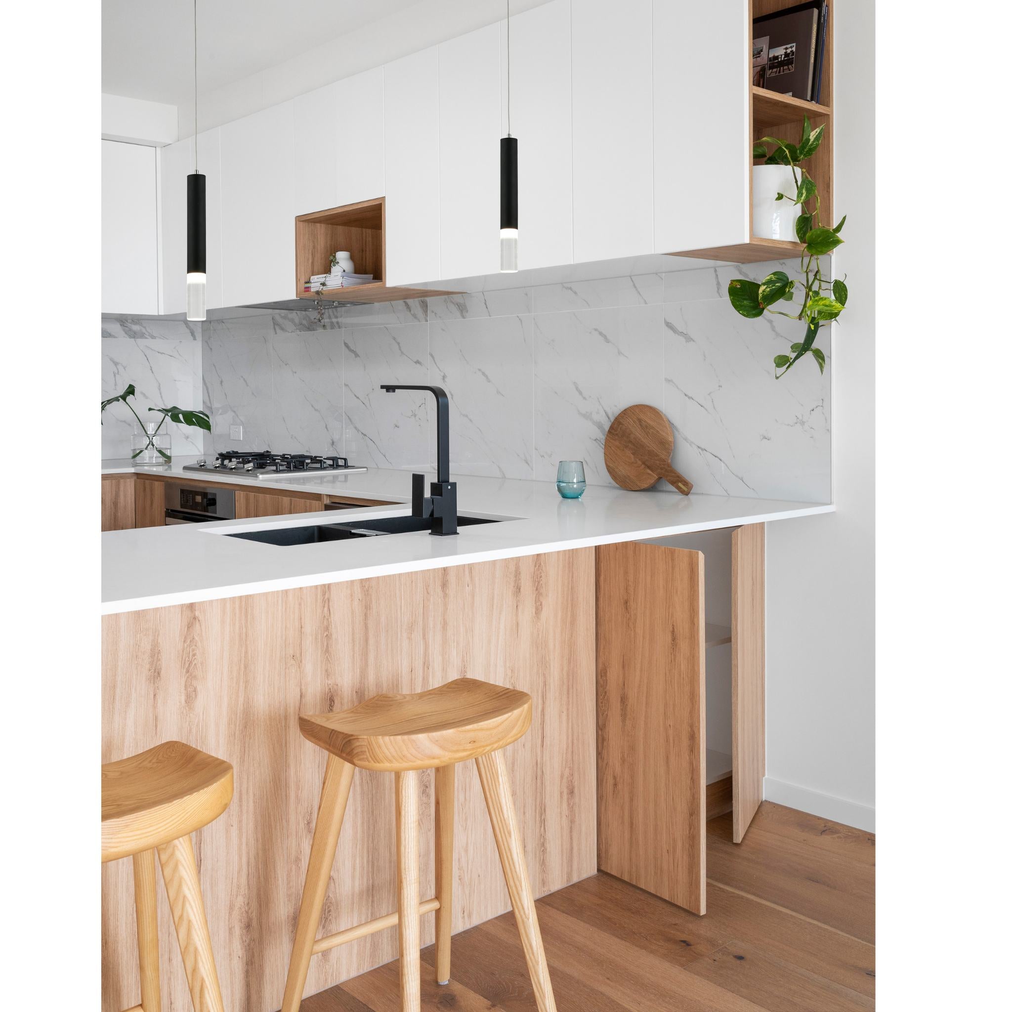 Gwen 330501-02 - Riippuvalaisin - Kromi - Luonnonmusta