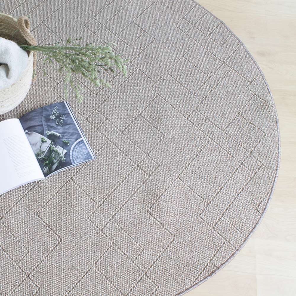 Kaarna sileäksi kudottu matto - ruskea.