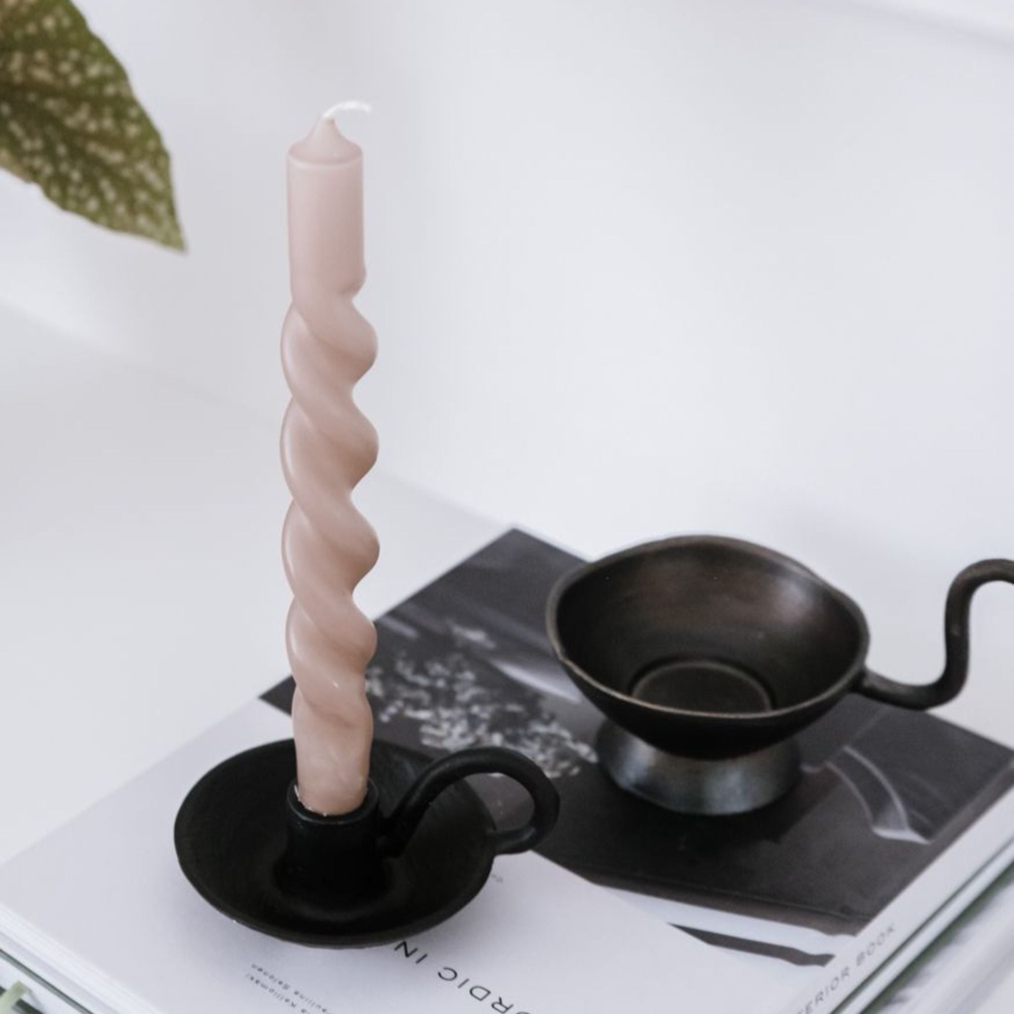 Kynttilänjalka musta NOUR.