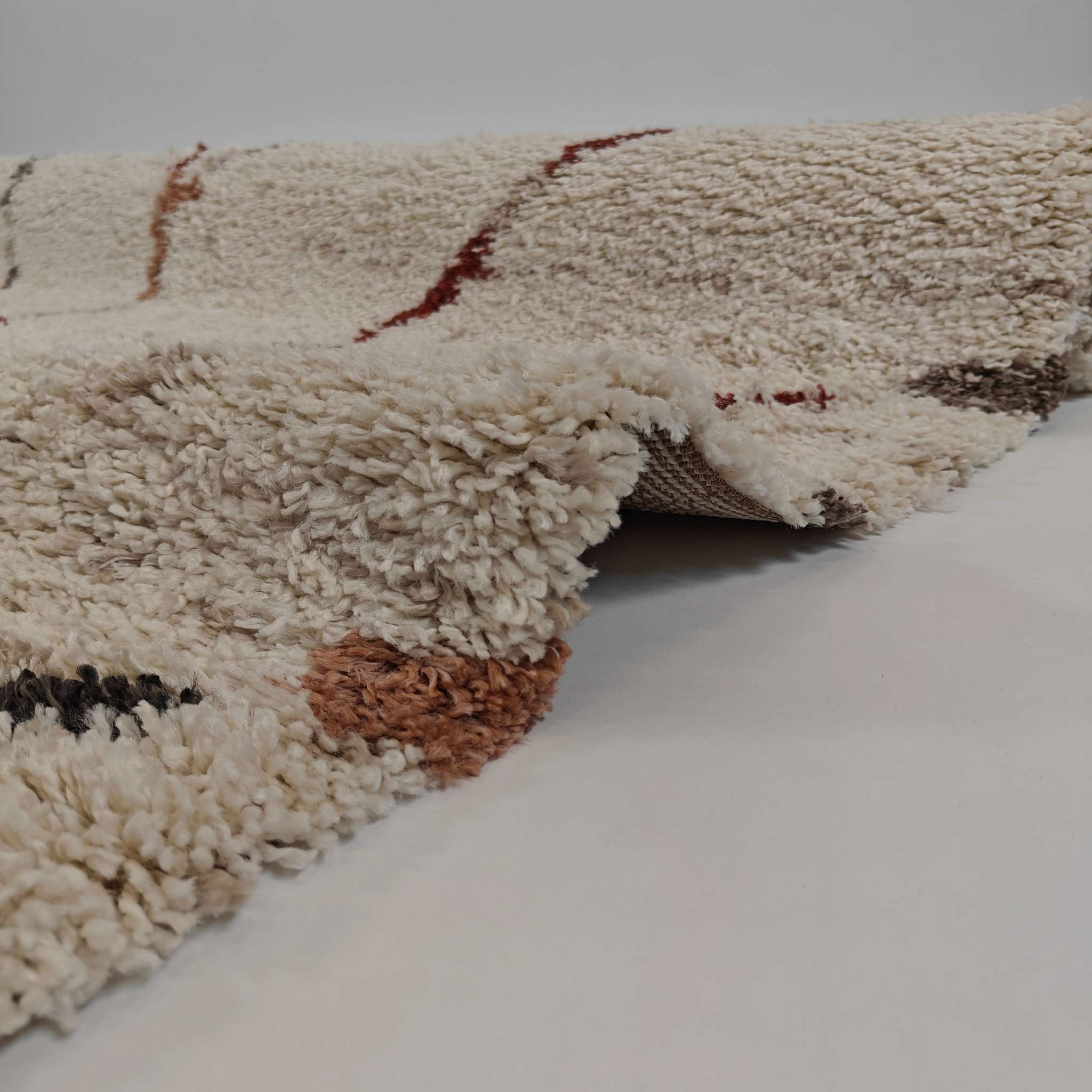 Lumo Pile rug - natural white-colorful