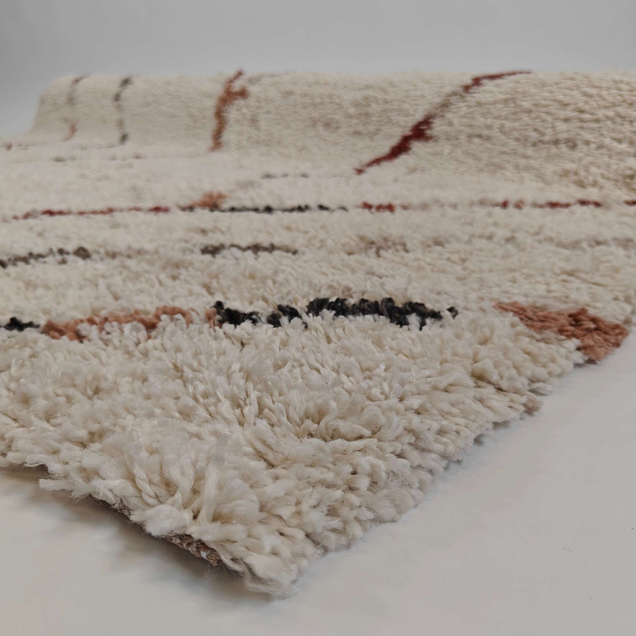 Lumo Pile rug - natural white-colorful