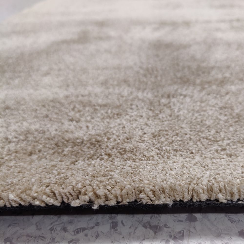 Roihu Pile rug - beige