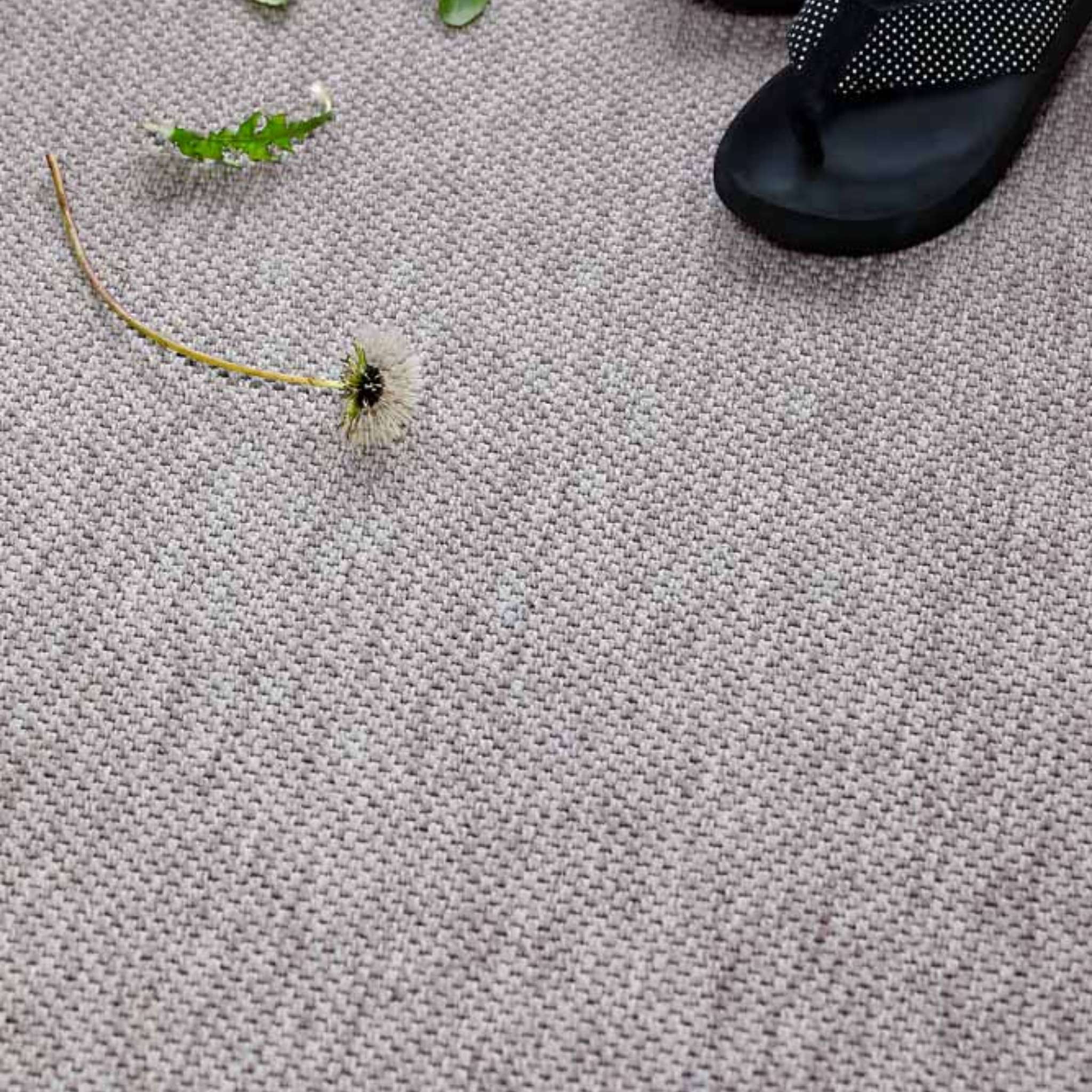 Narma VAGABOND sileäksi kudottu matto - hopea