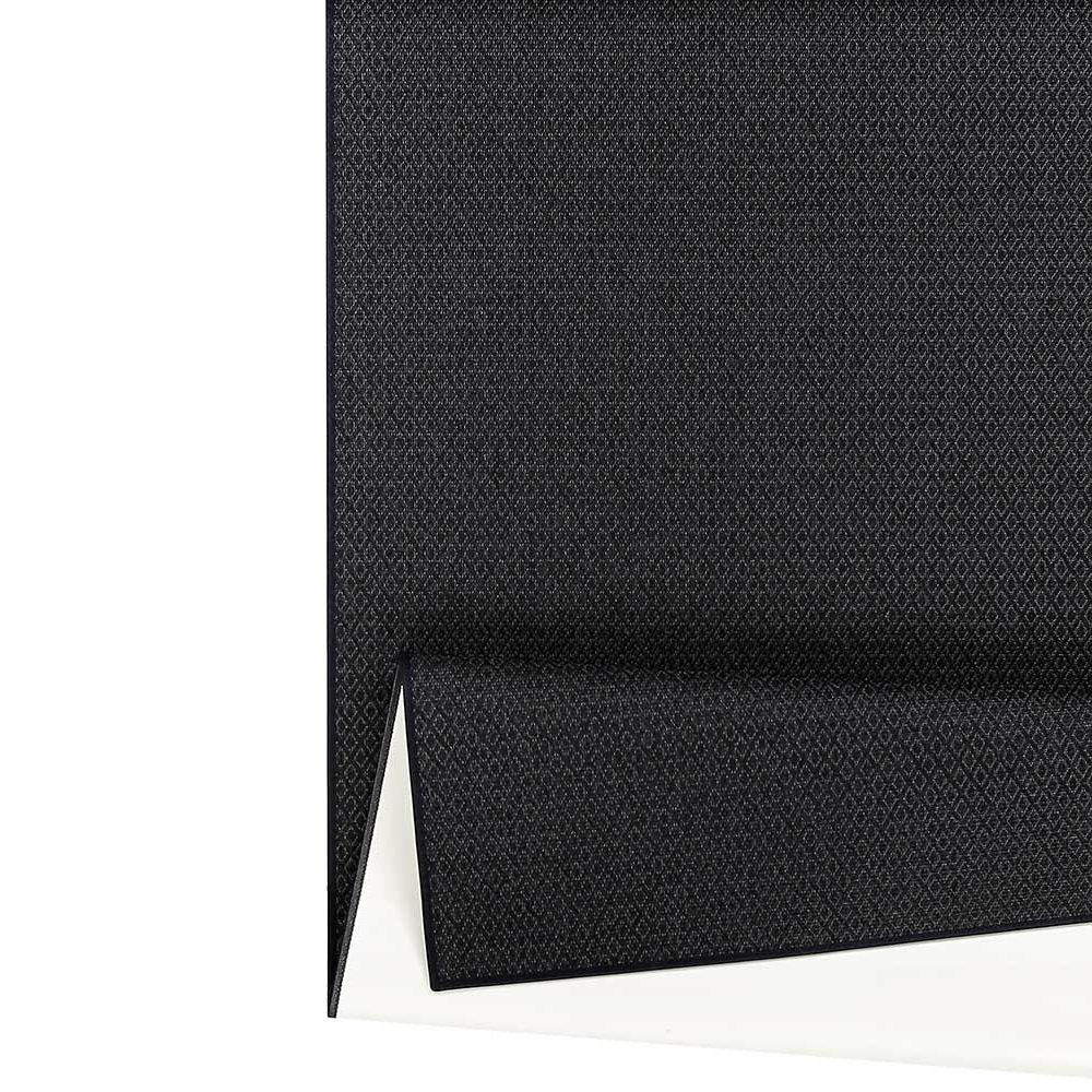 Narma BELLO sileäksi kudottu matto - musta.