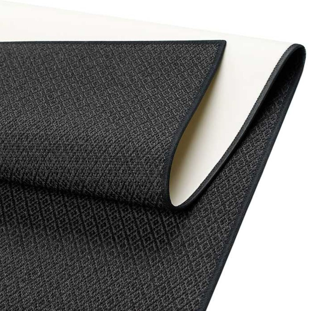 Narma BELLO Sileäksi kudottu matto, omalla mitalla - musta.