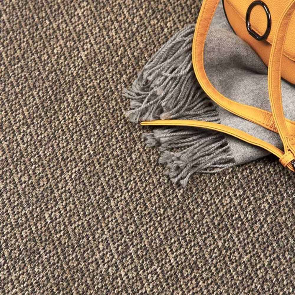 Narma BELLO Sileäksi kudottu matto, omalla mitalla - ruskea.