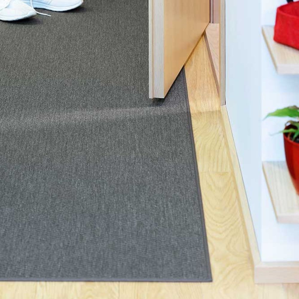 Narma BONO sileäksi kudottu matto - tummanharmaa