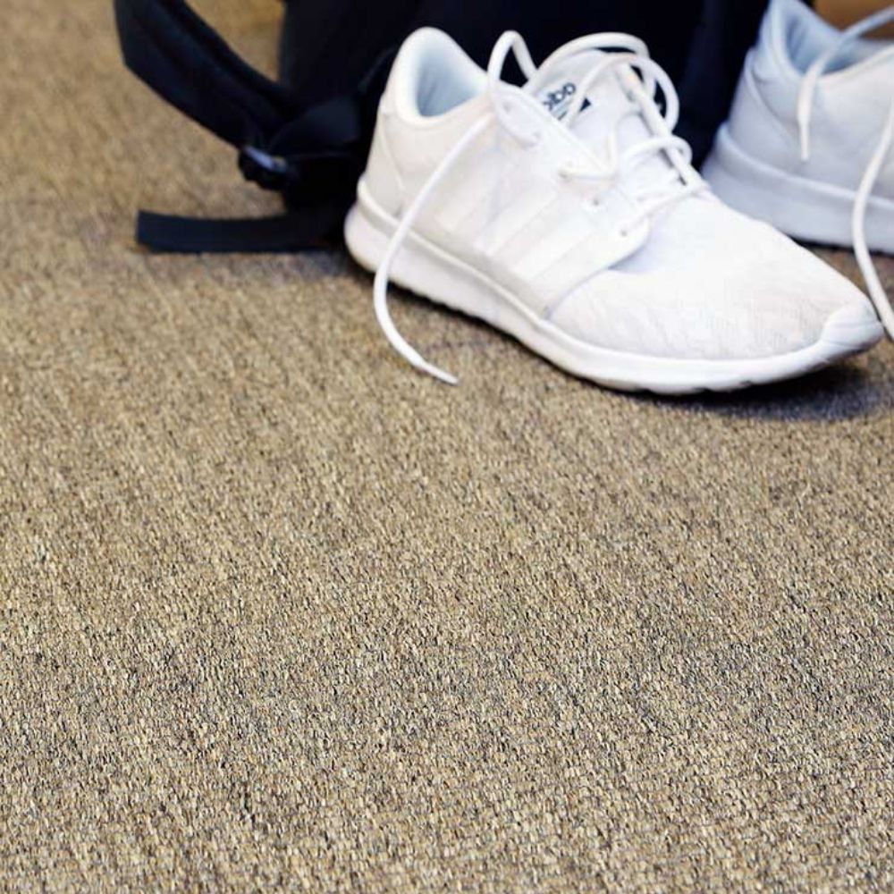 Narma BONO Sileäksi kudottu matto, omalla mitalla - ruskea