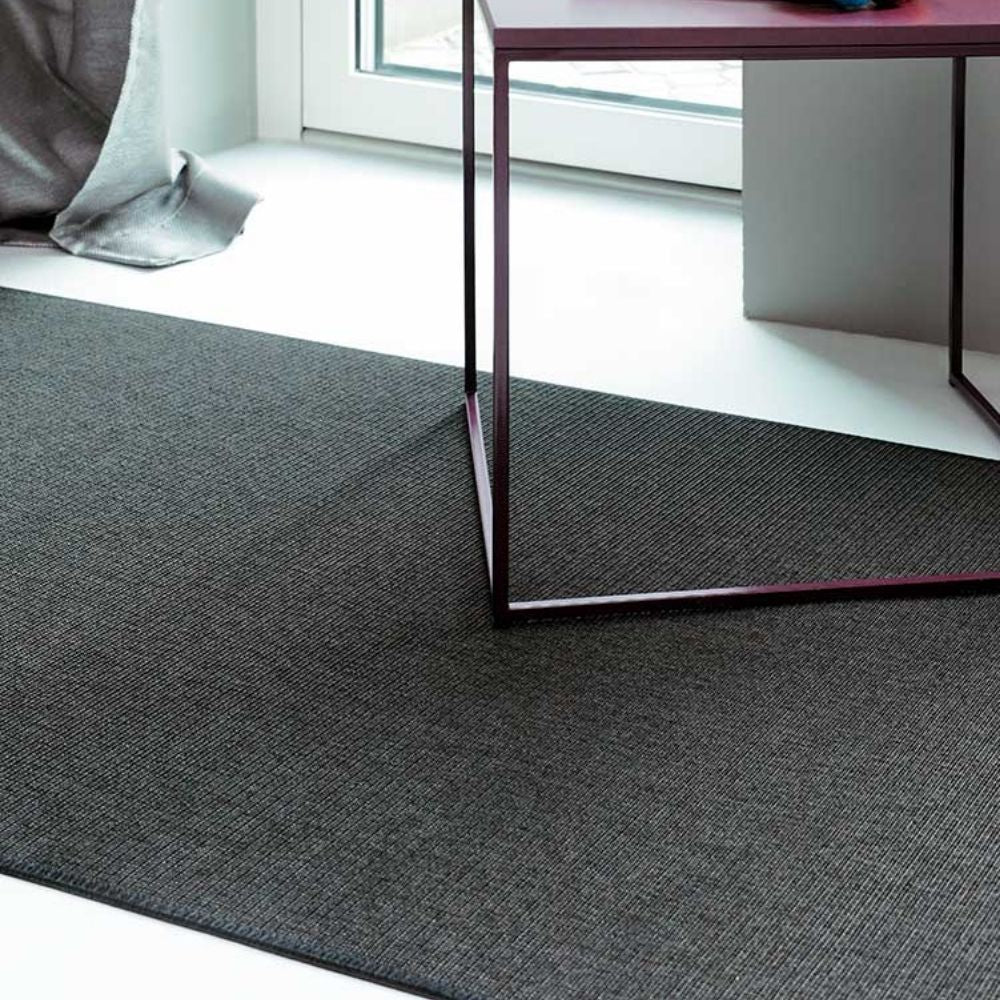 Narma CREDO sileäksi kudottu matto - musta