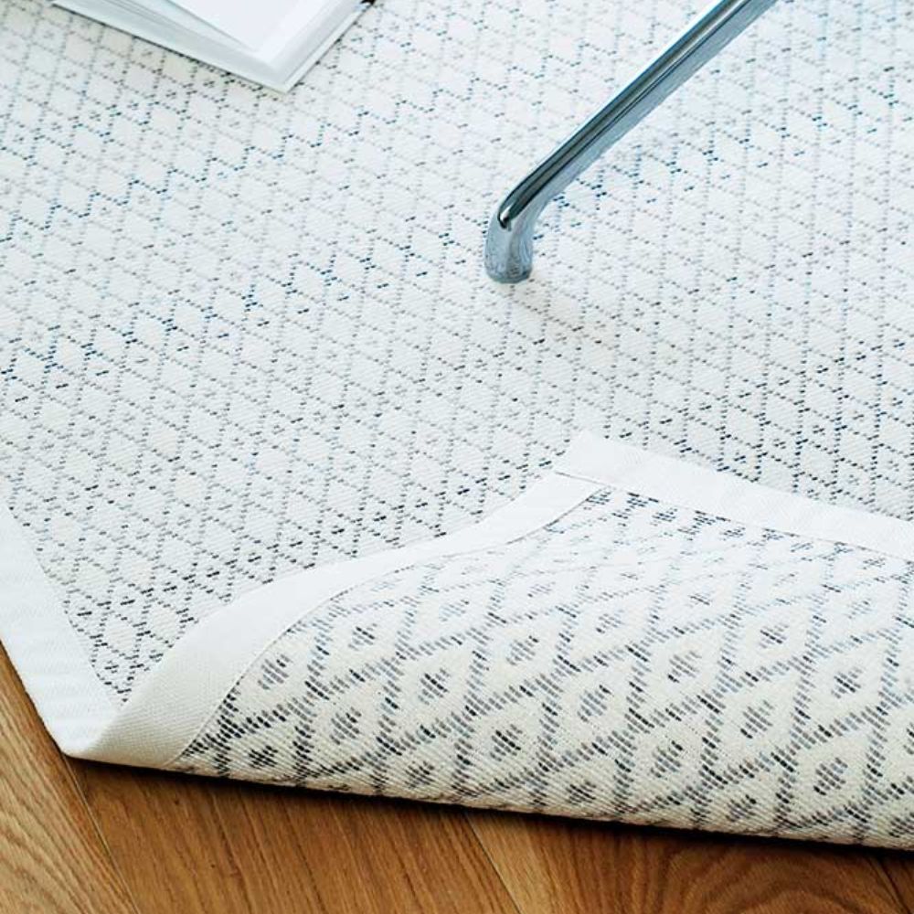 Narma TSIRGU kaksipuolinen puuvillamatto - valkoinen