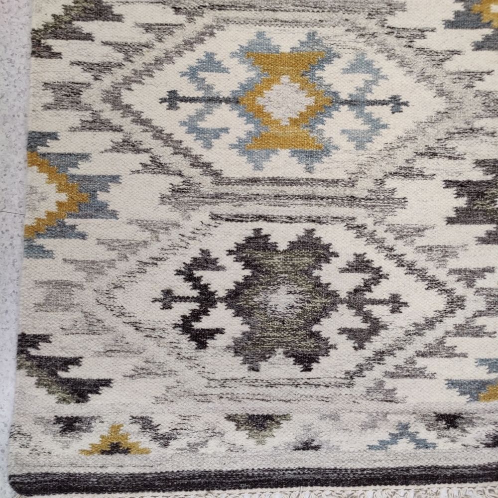 Lina villamatto - värikäs.