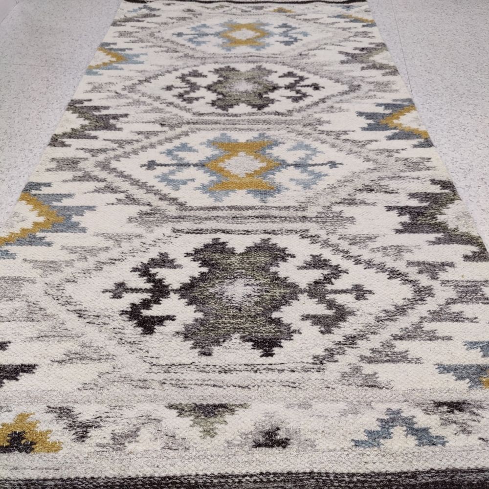 Lina villamatto - värikäs.