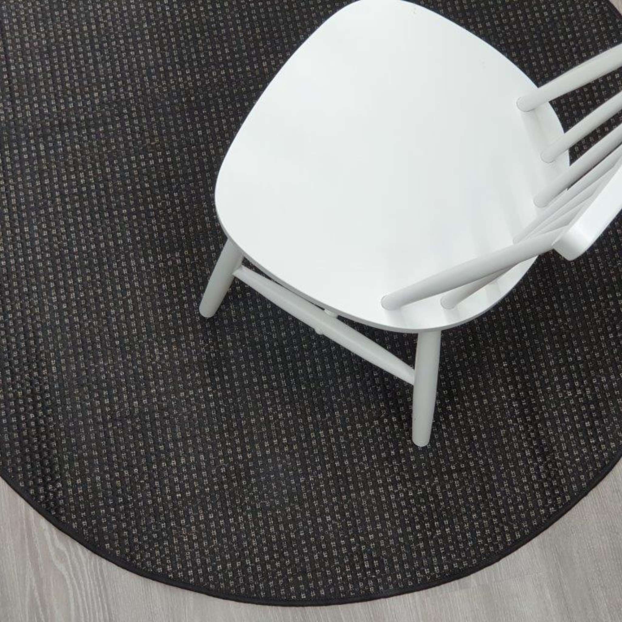 Saila sileäksi kudottu matto - Musta