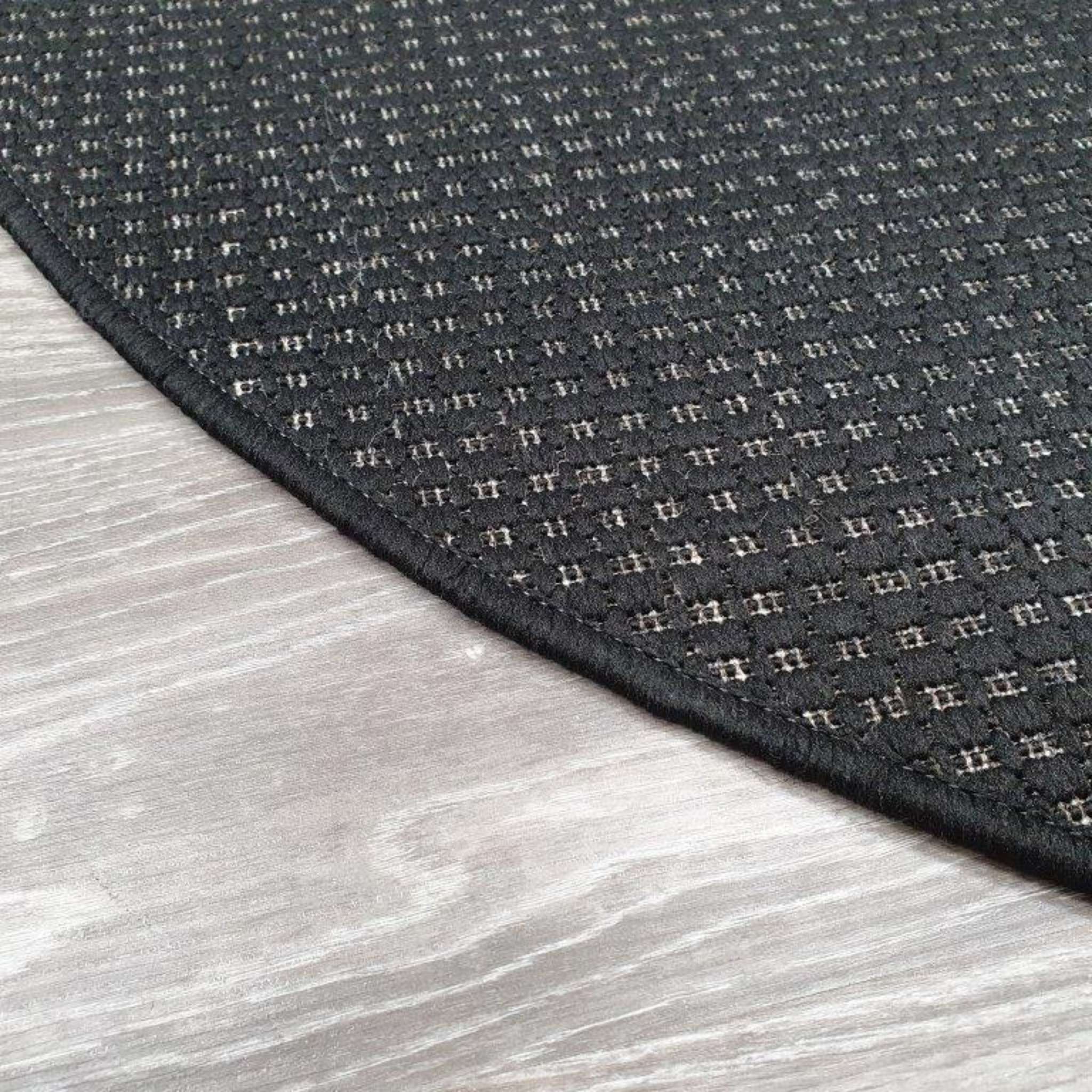 Saila sileäksi kudottu matto - Musta