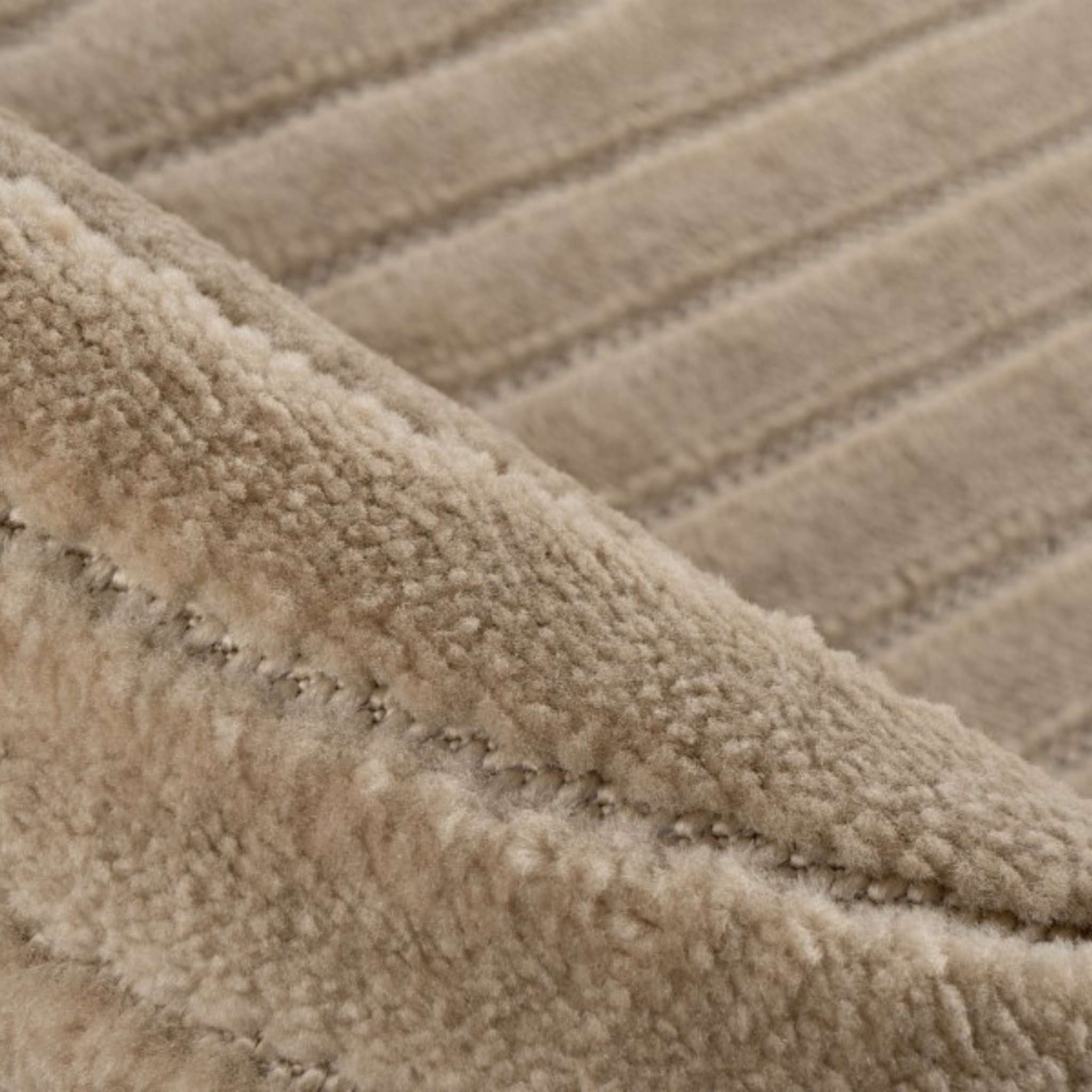 Viva nukkamatto beigessä värissä