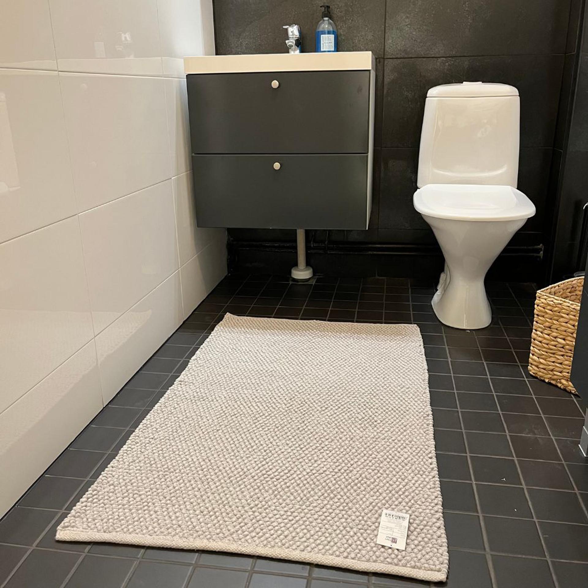 Olivia bathroom rug - light gray