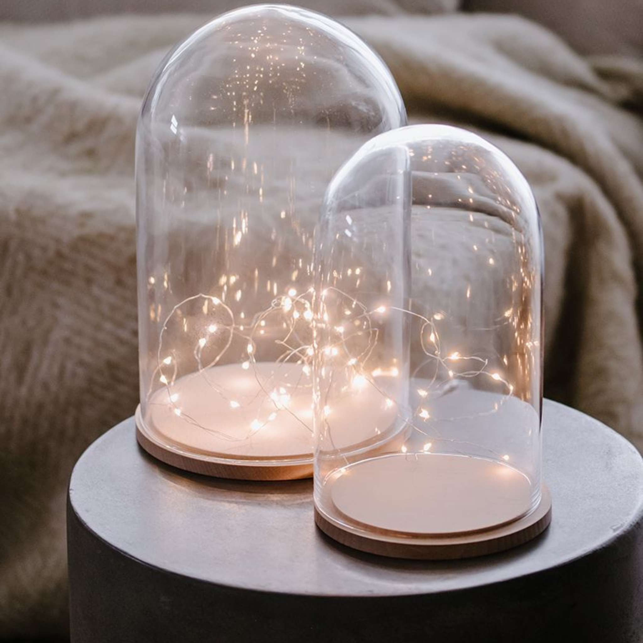 Glass dome on a 30 cm base GLASS