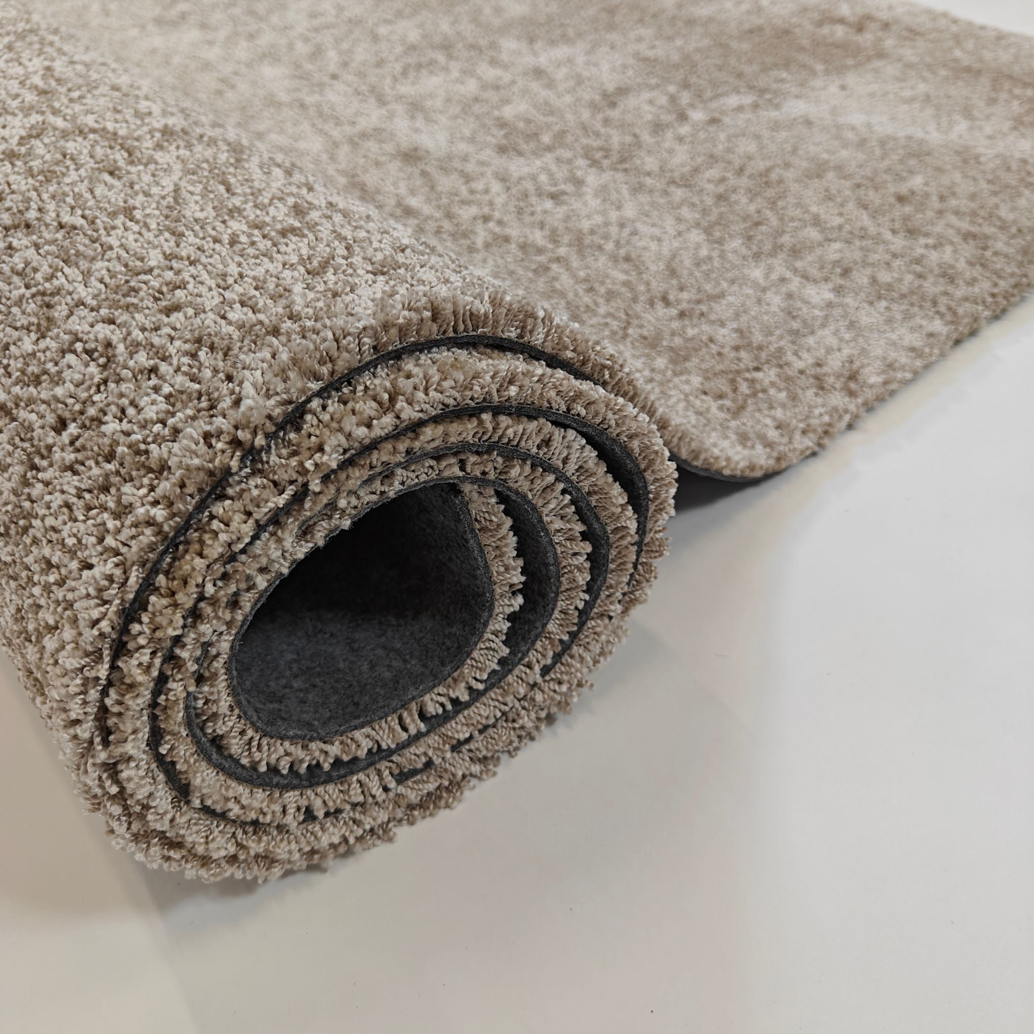 Cozy lyhytnukkainen matto - beige