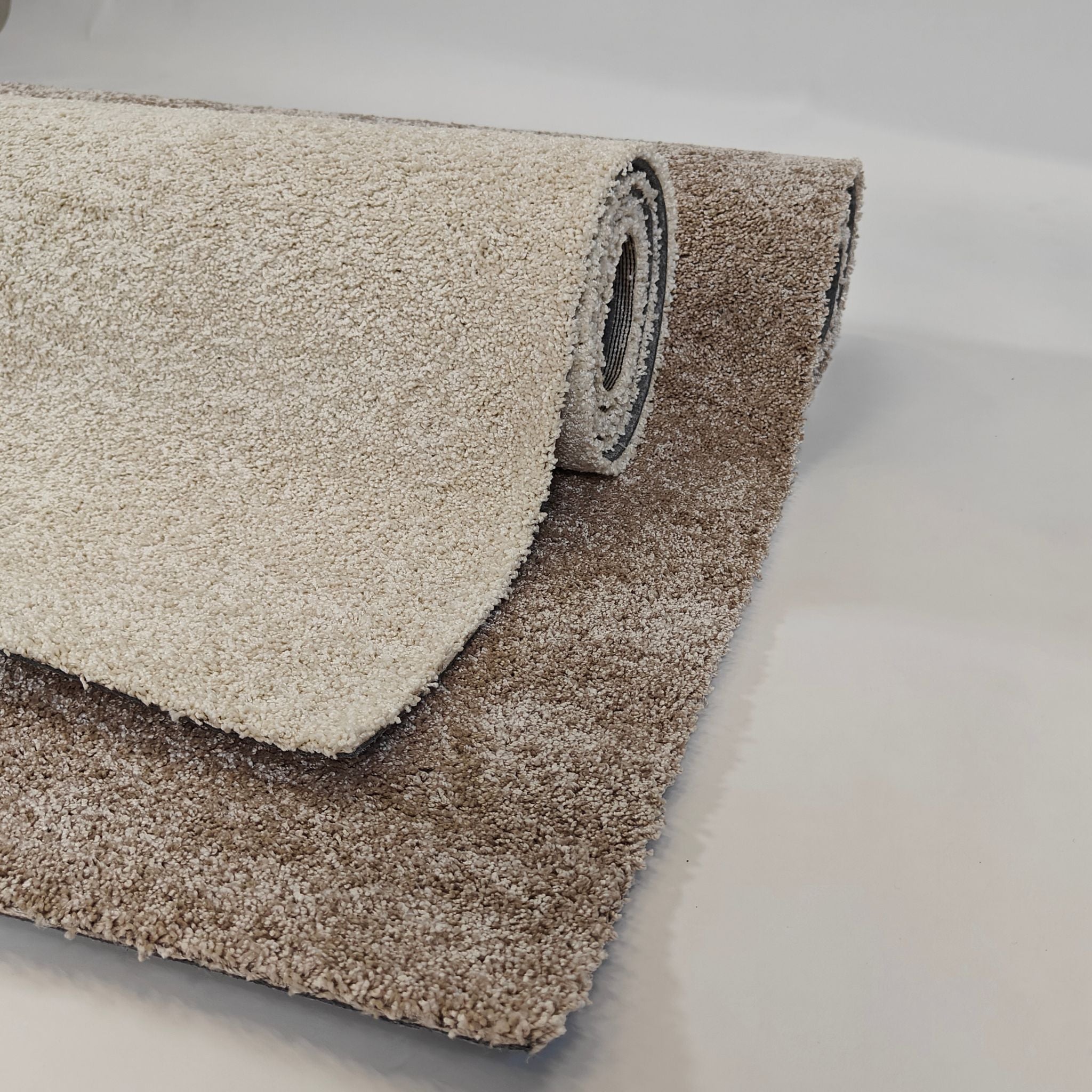 Cozy lyhytnukkainen matto - beige