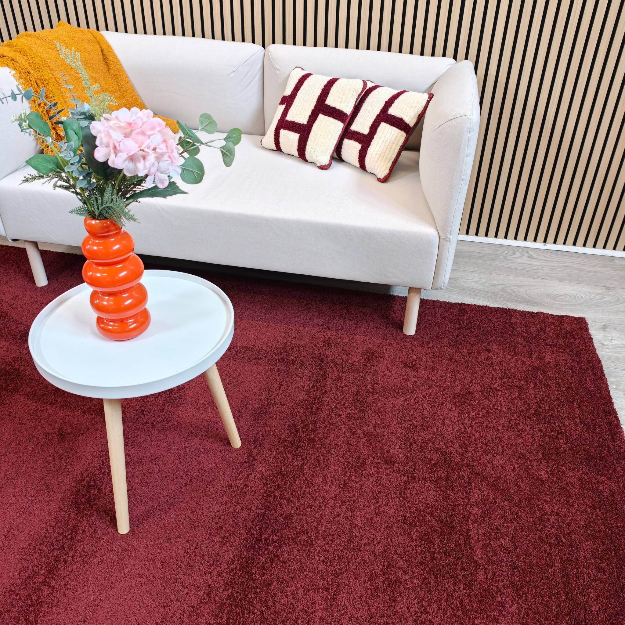 Cozy lyhytnukkainen matto - burgundy