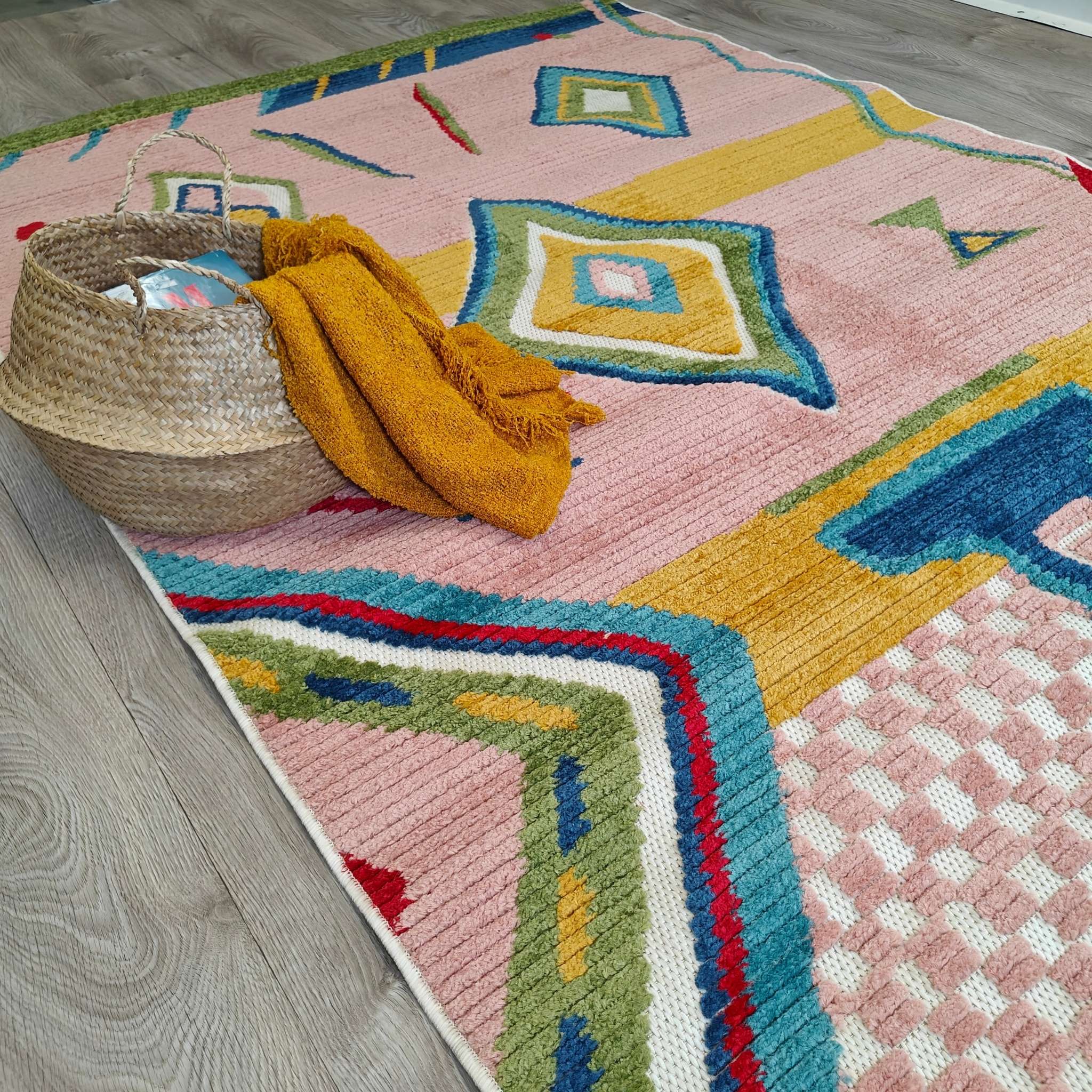 Fiesta lyhytnukkainen matto - beige-värikäs