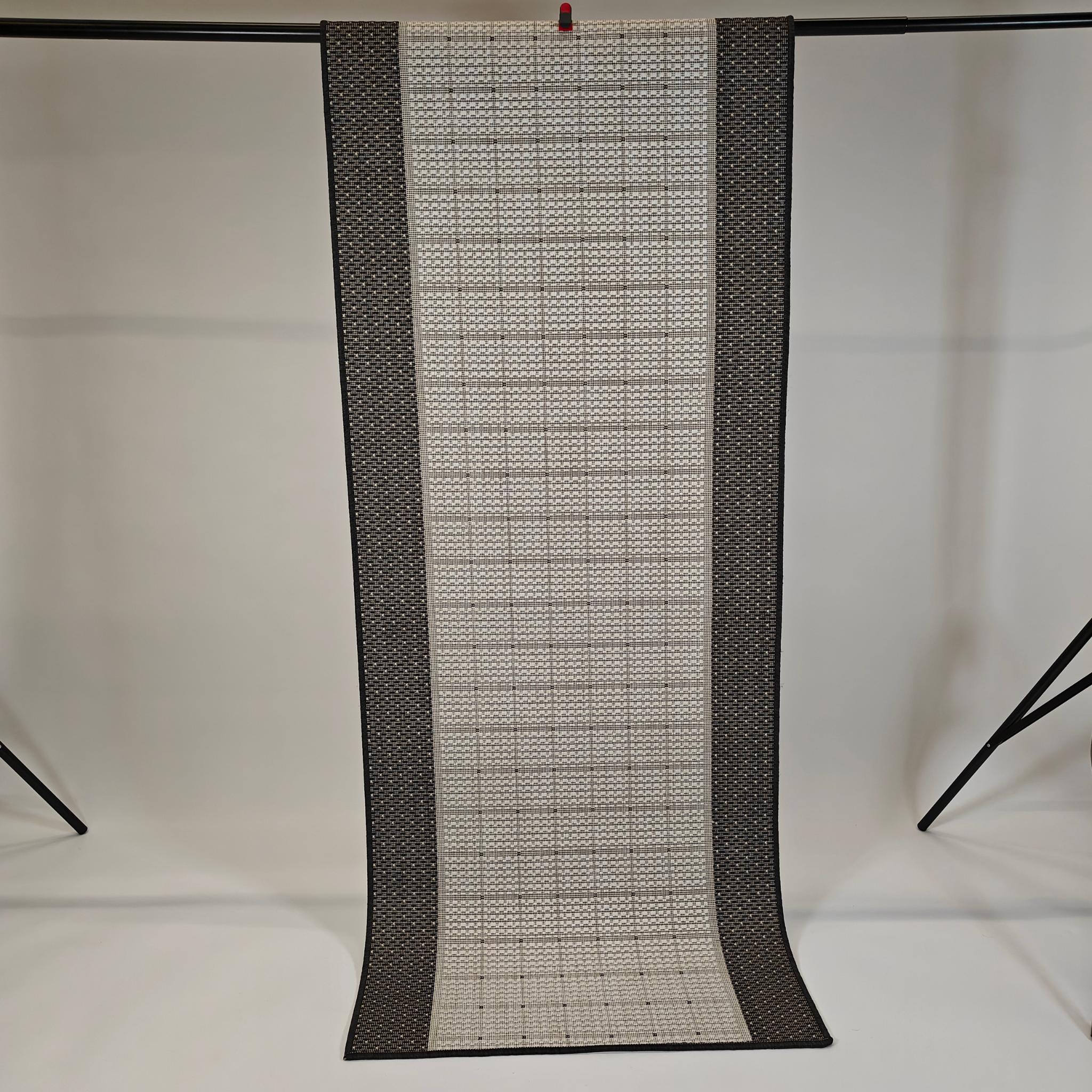 Helios käytävämatto Rulla - musta/valkoinen