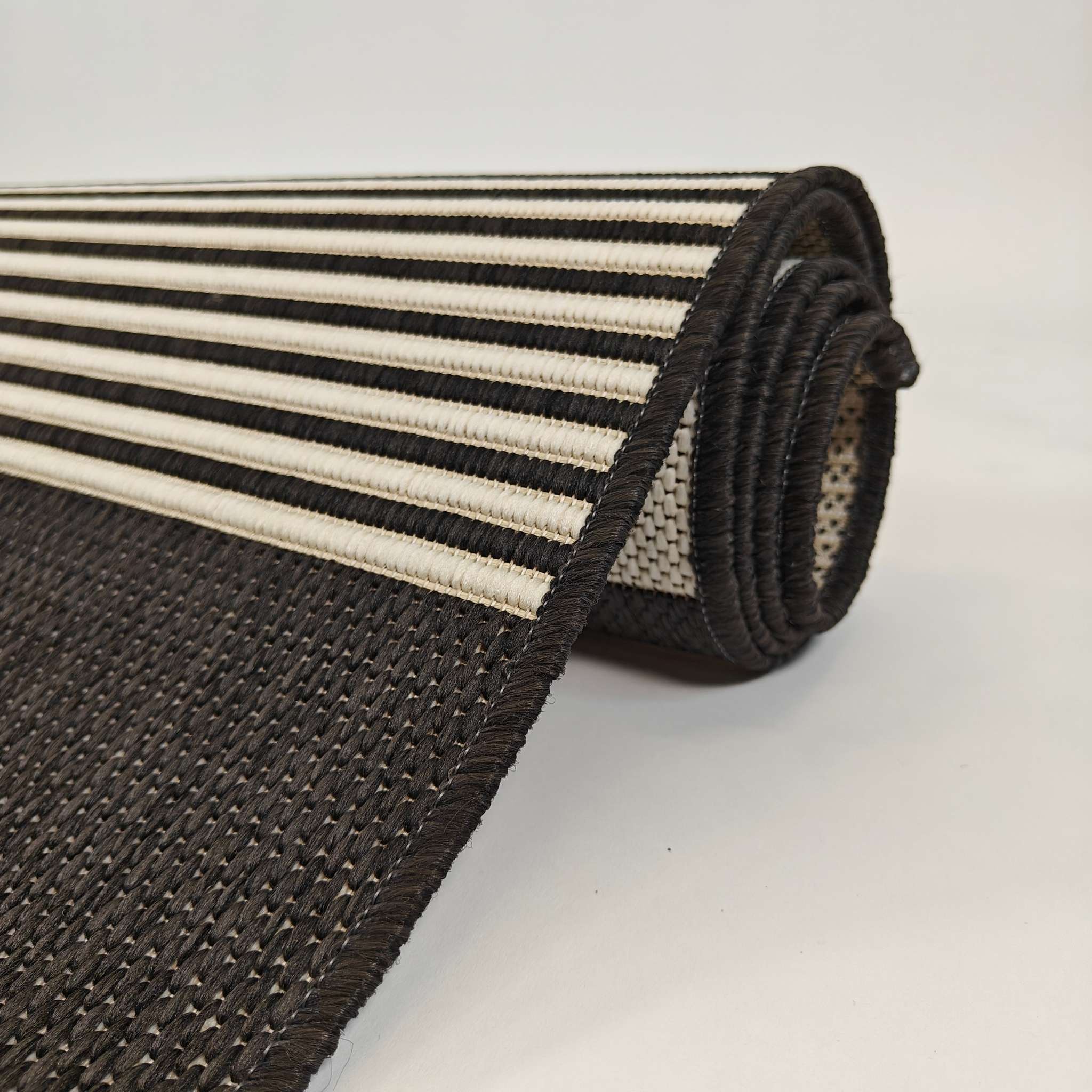 Kaari Flatweave rug - black and white