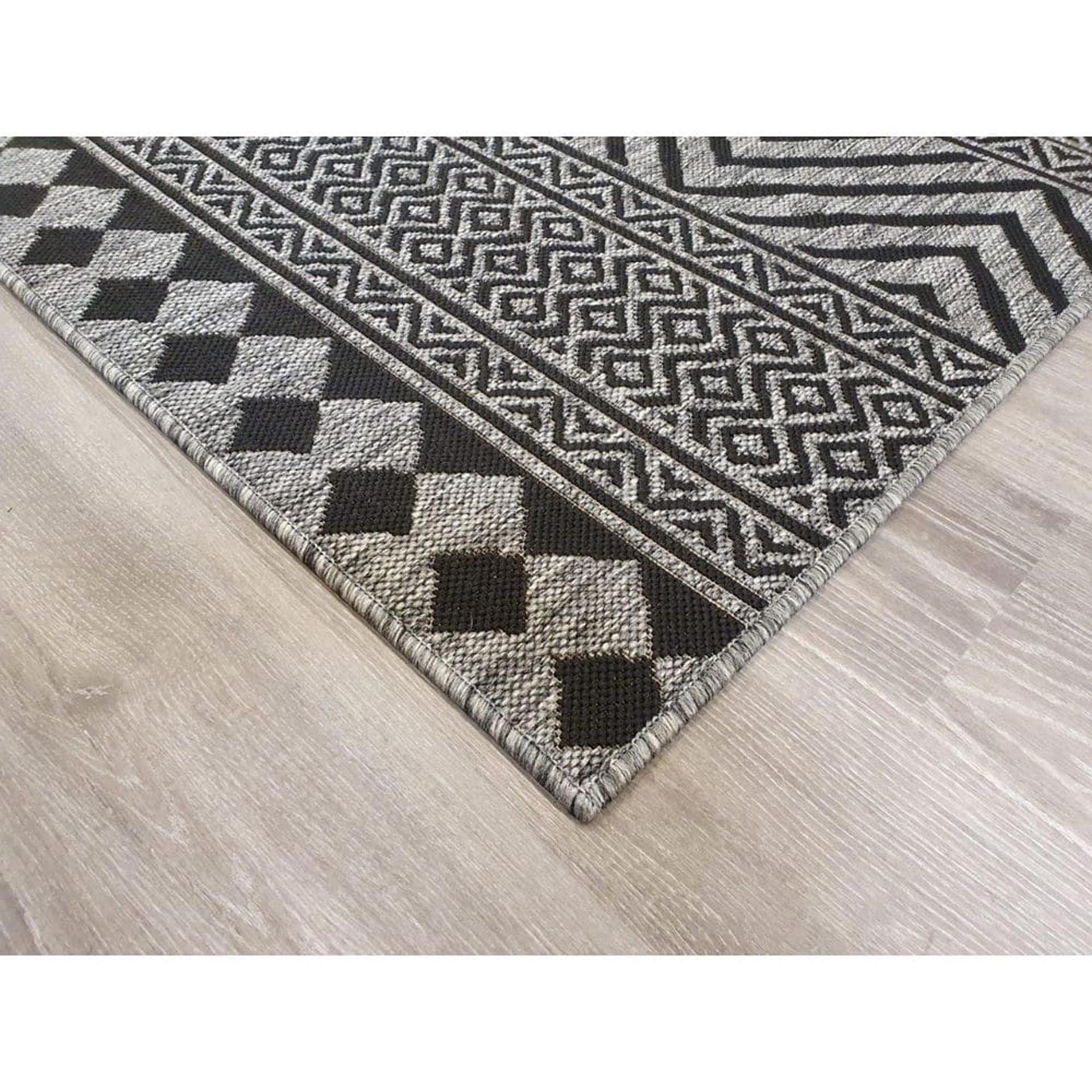 Layla matto - Tumma harmaa.