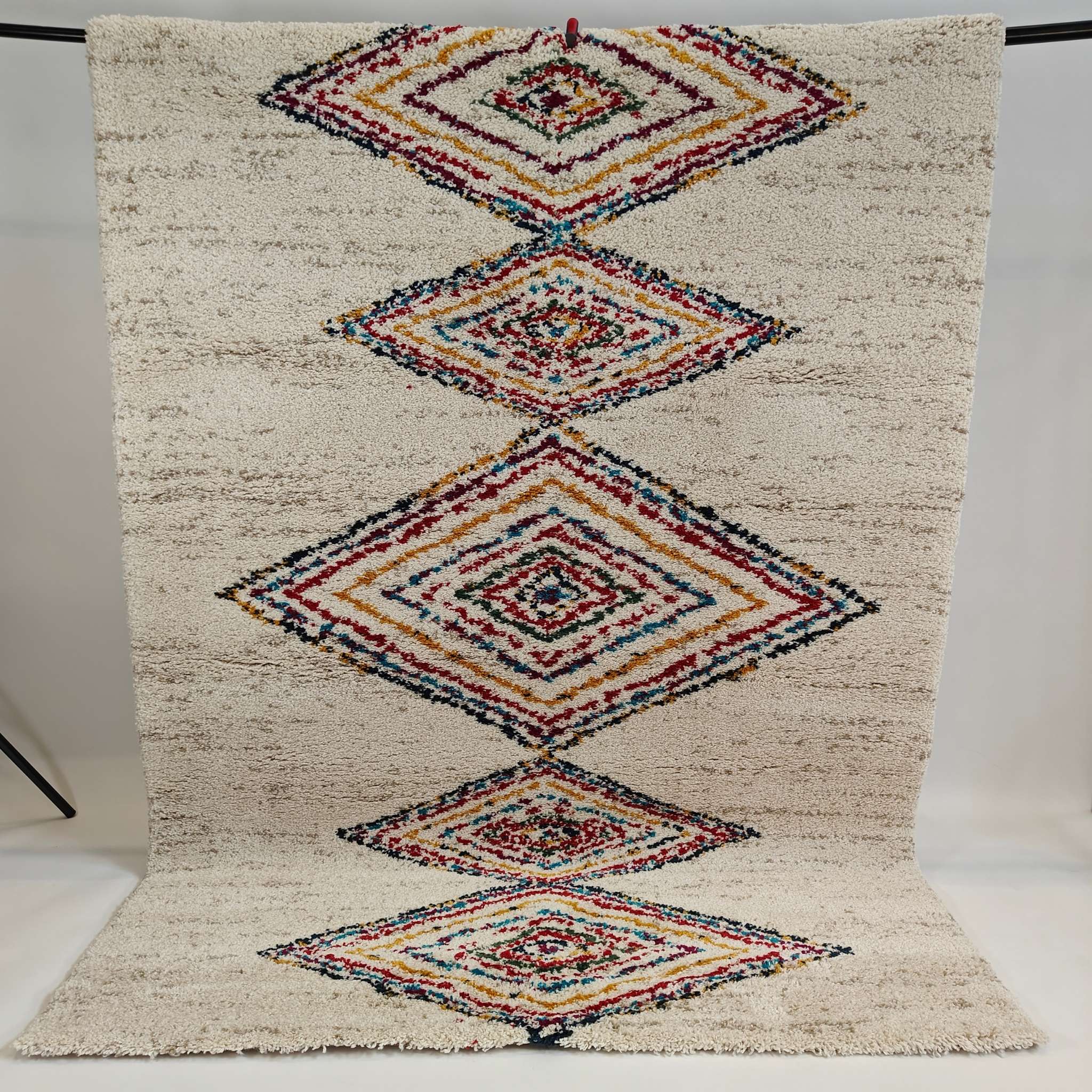 Lohdus nukkamatto - valkoinen-värikäs