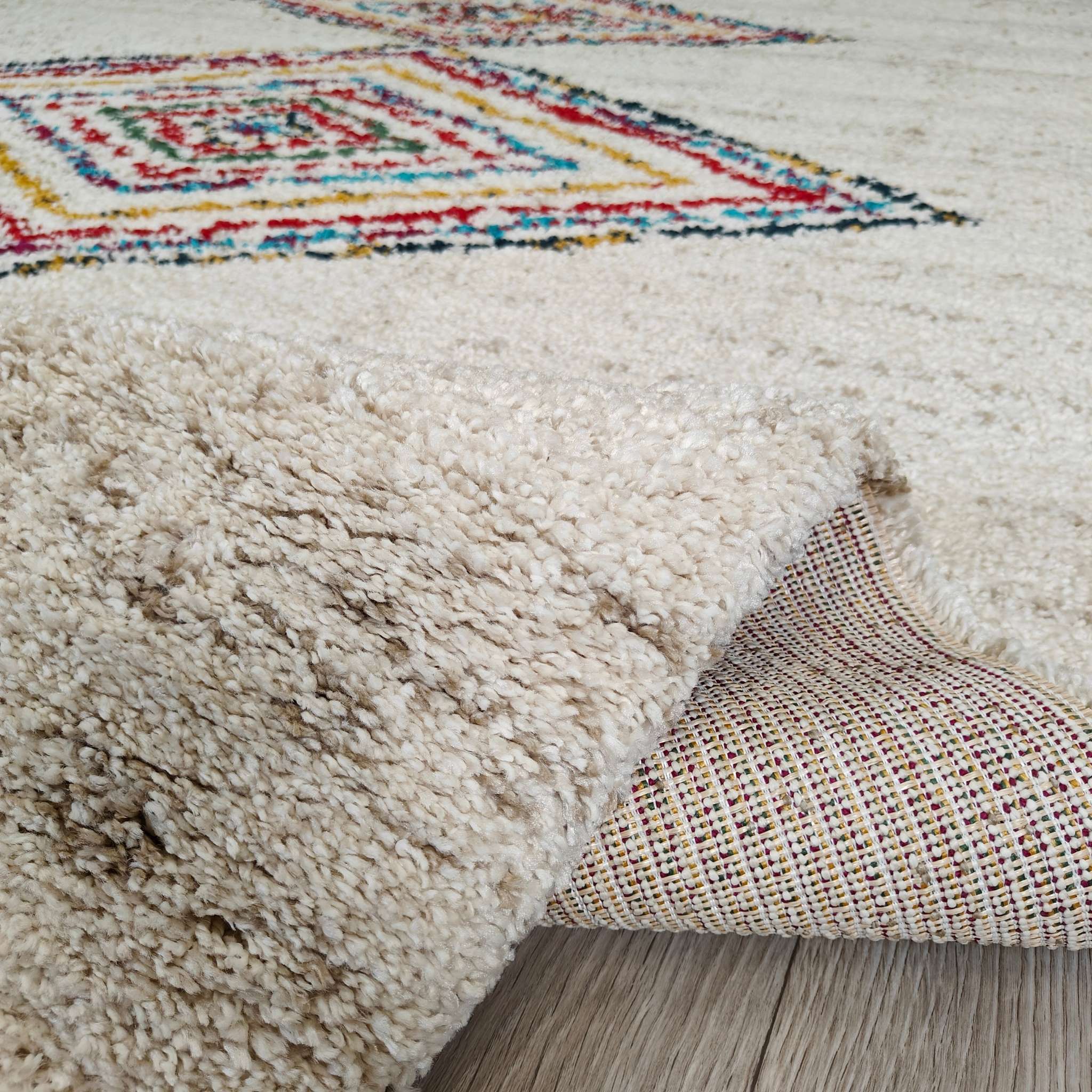 Lohdus nukkamatto - valkoinen-värikäs