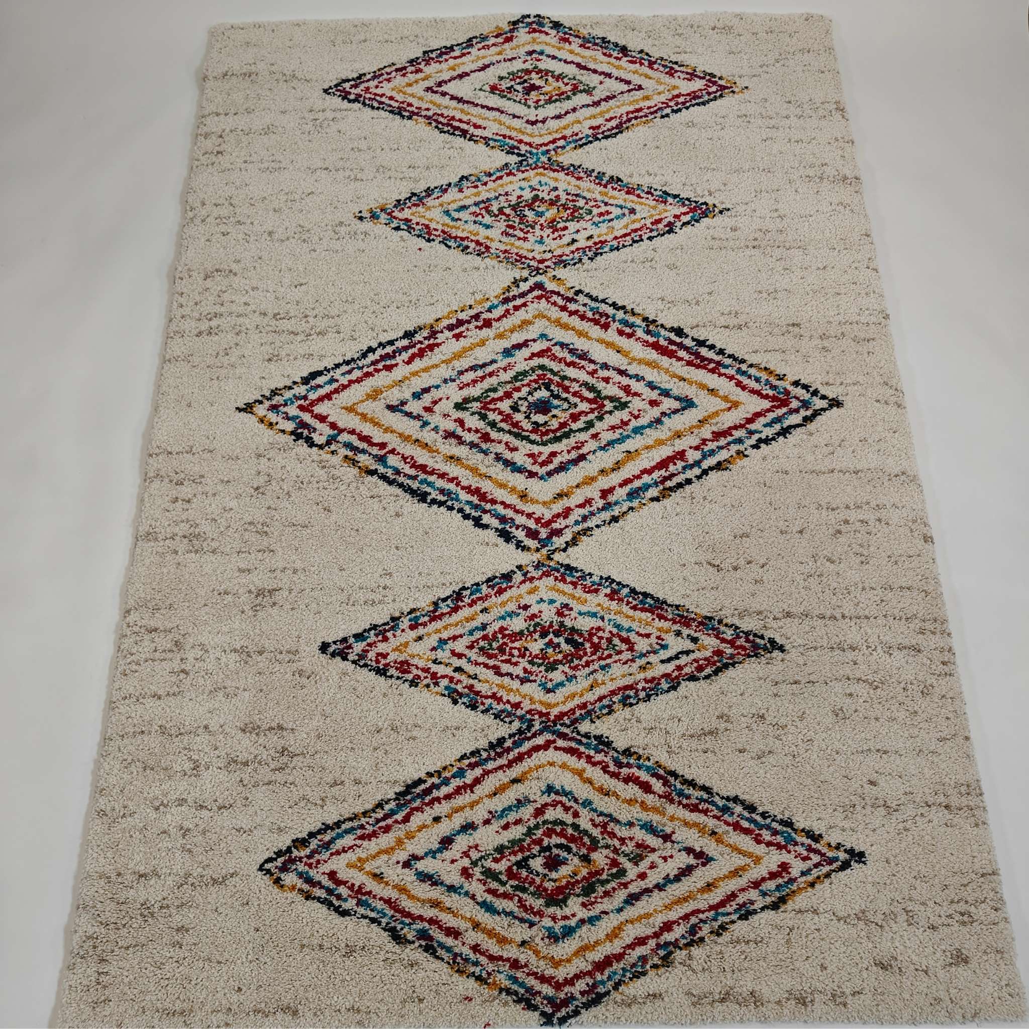 Lohdus nukkamatto - valkoinen-värikäs