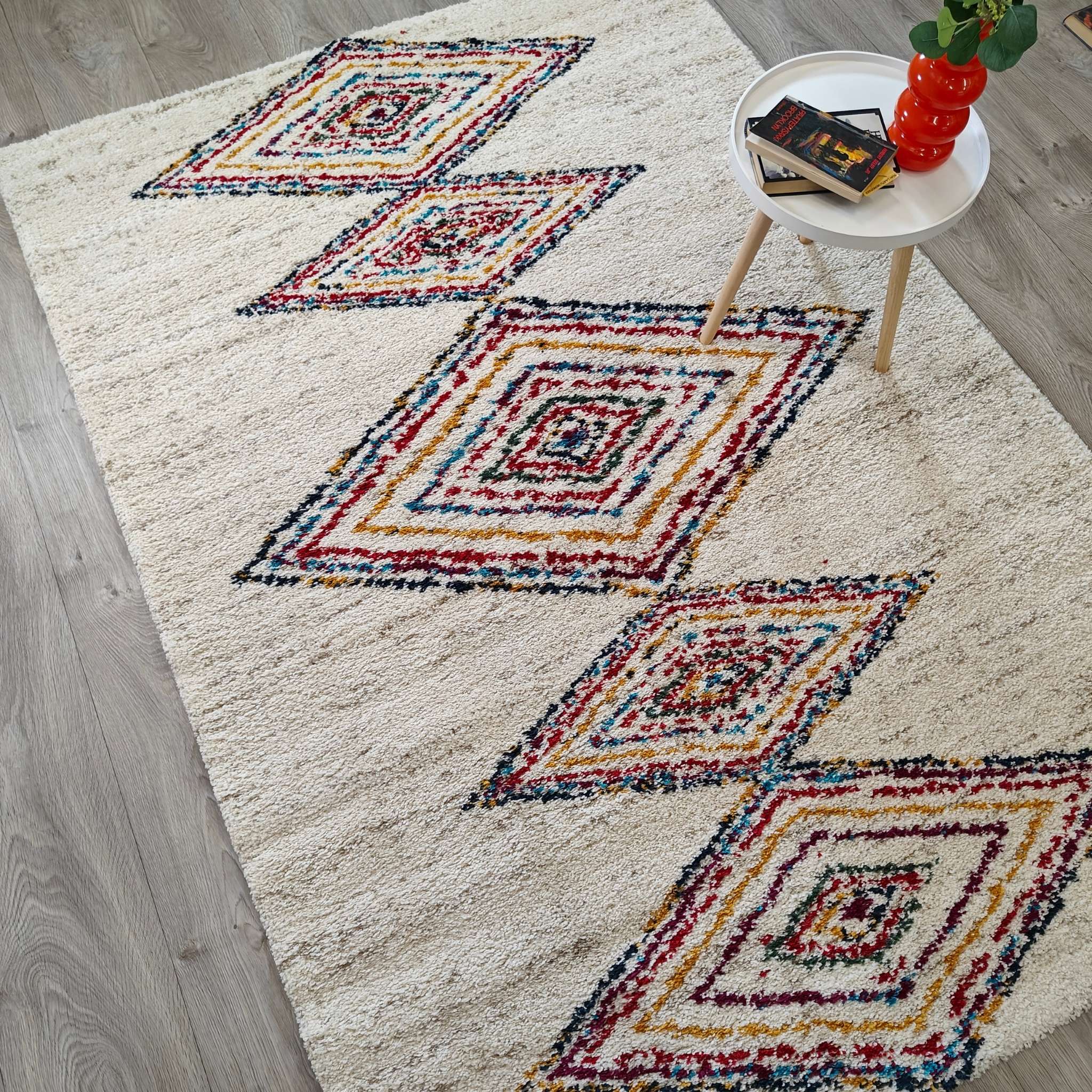 Lohdus nukkamatto - valkoinen-värikäs