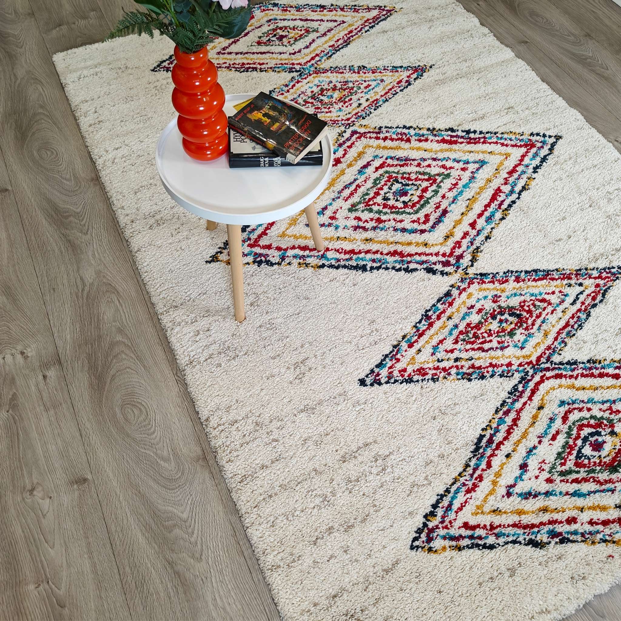 Lohdus nukkamatto - valkoinen-värikäs