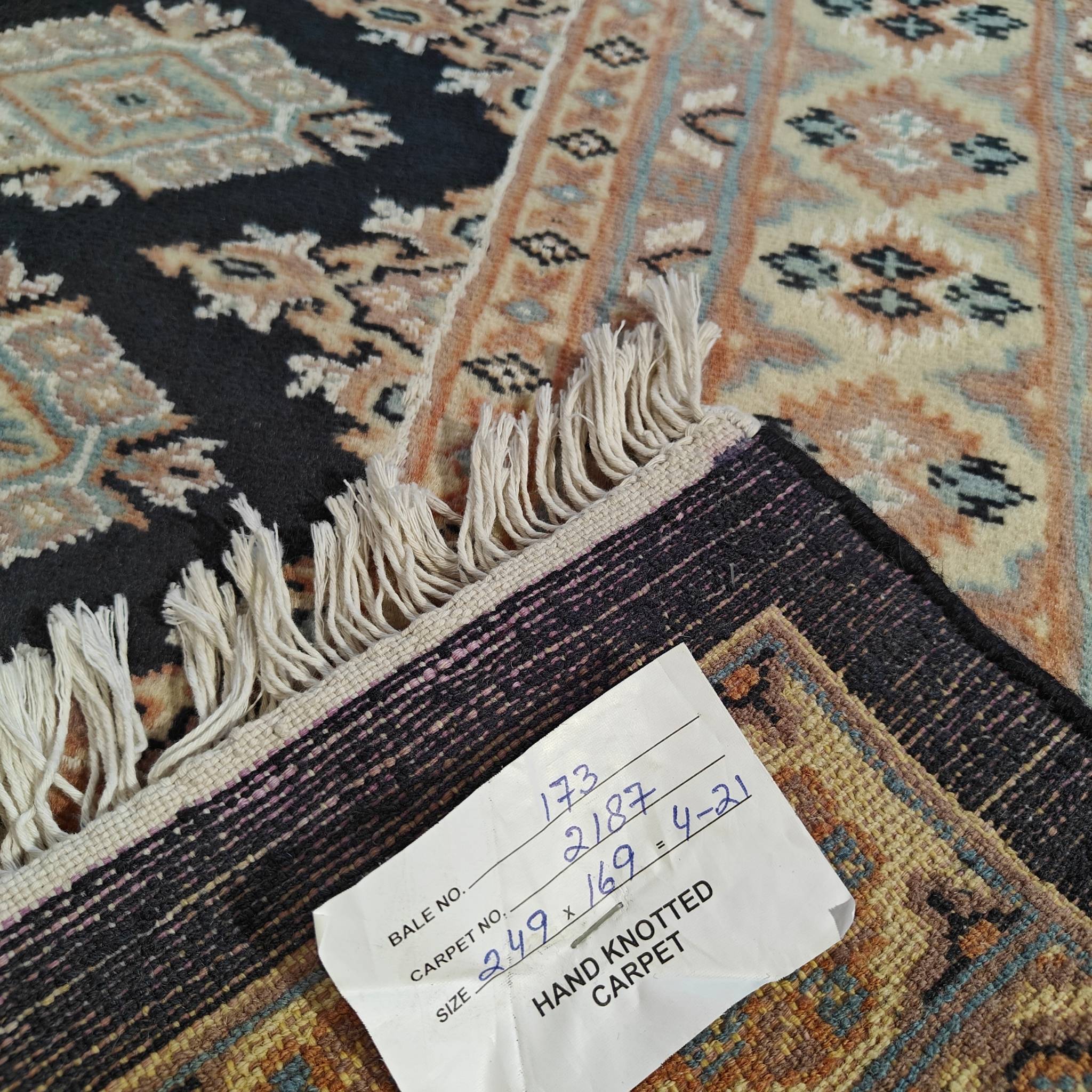 Pakistani wool rug – black – 169x249 cm