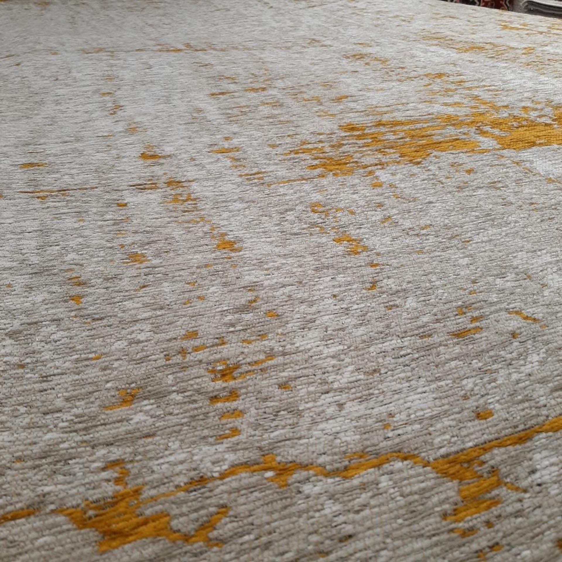 Sahrami low pile Rug - Silver/Gold