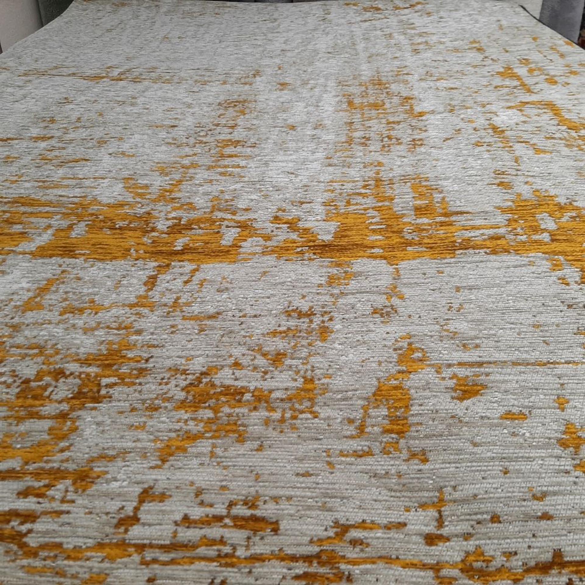 Sahrami low pile Rug - Silver/Gold