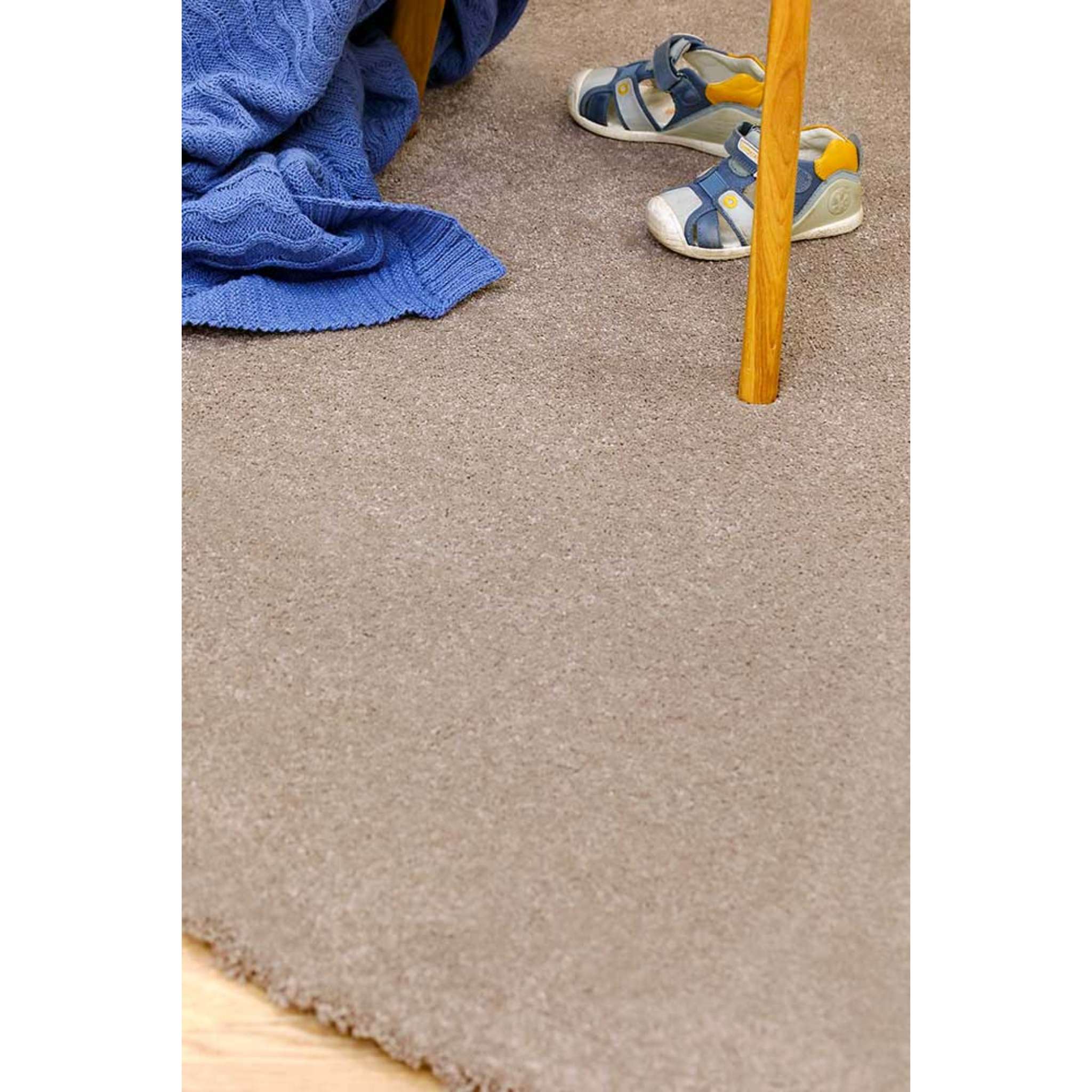 Narma WOW lyhytnukkainen matto, omalla mitalla - ruskea