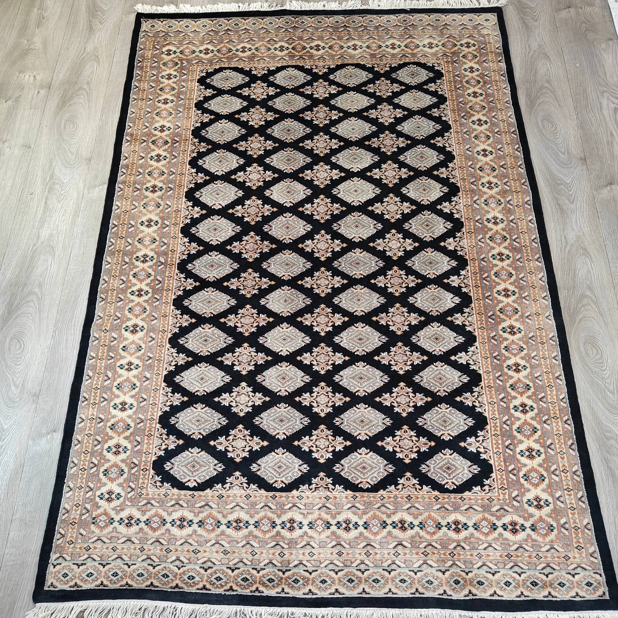 Pakistanilainen villamatto - musta - 169x249cm